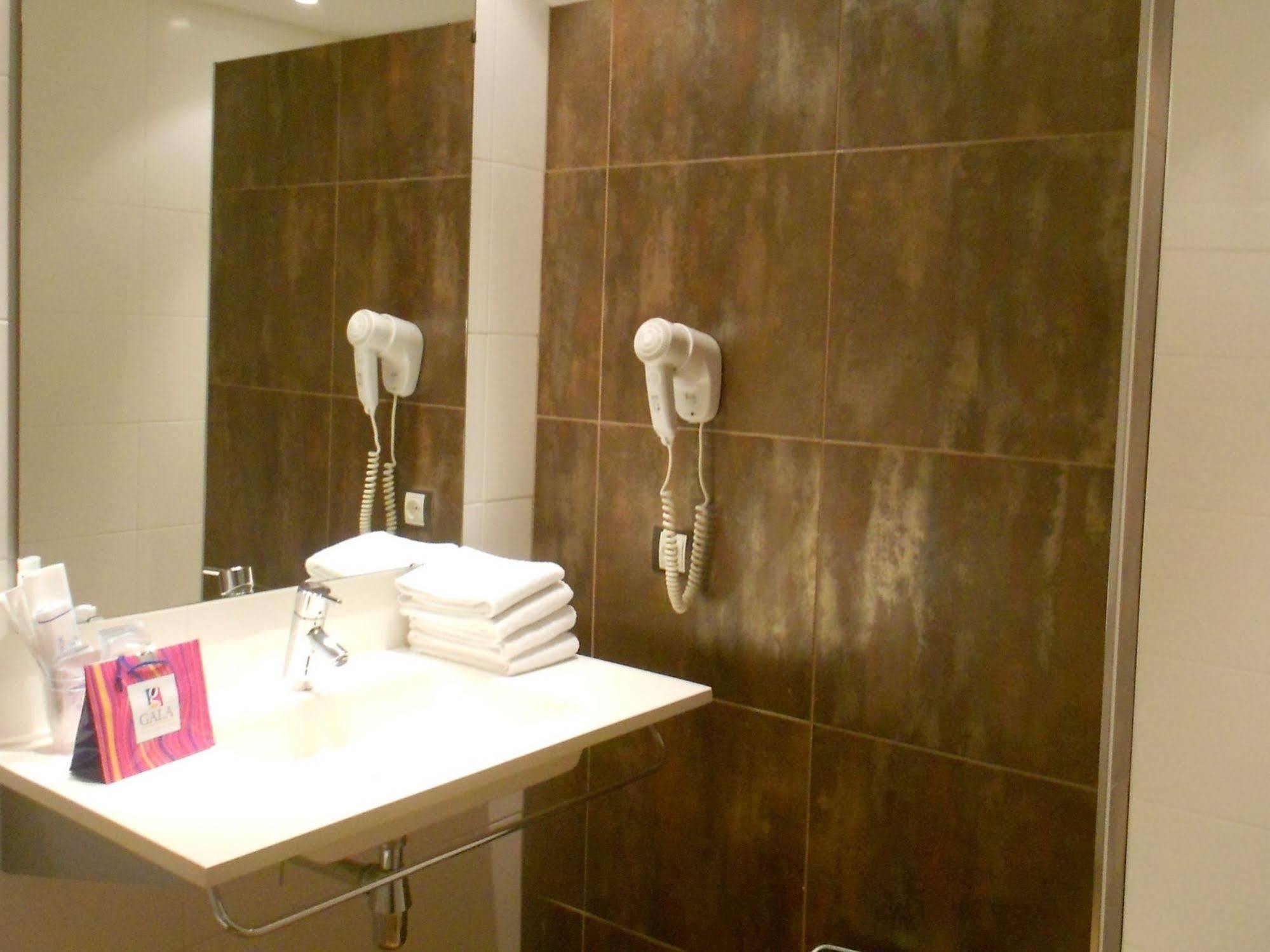 Aparthotel Rialb เอลเซอร์รัท ภายนอก รูปภาพ